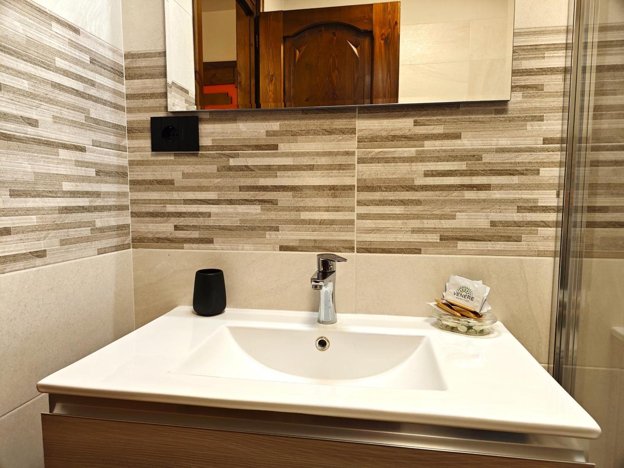 Hostdomus - City Center Apartment Colle Colle Sestriere Exterior foto